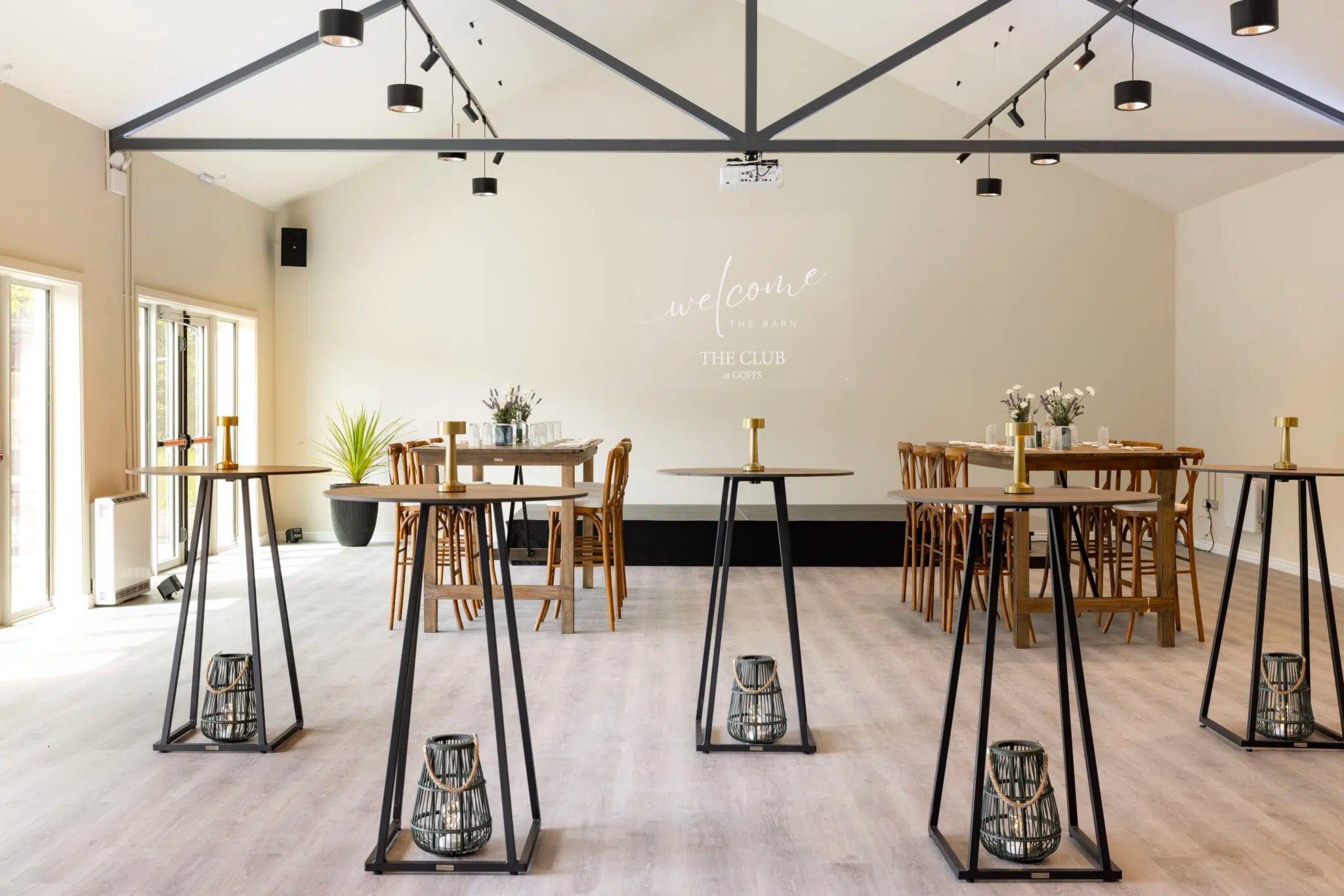 Linea Party Standing Table