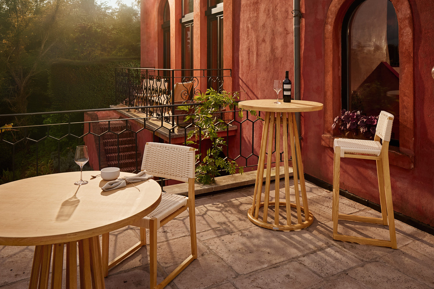 Mundi Cocktail Table Oak